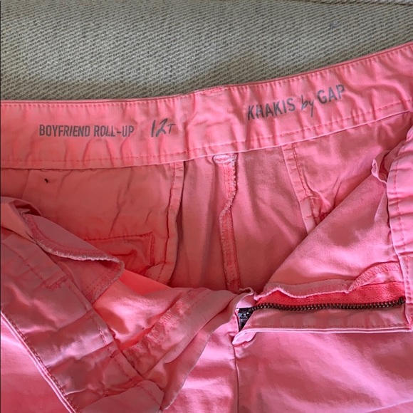 GAP - khaki shorts - Size 12T - Picture 2 of 2